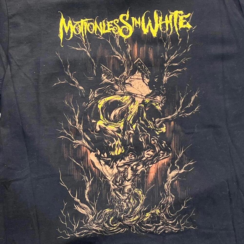 Motionless In White Preowned Large Band T-shirt